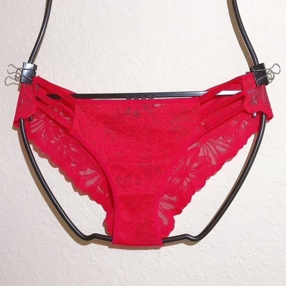 4/$38 💖PINK Victoria’s Secret Panty Cheekster - Picture 1 of 3